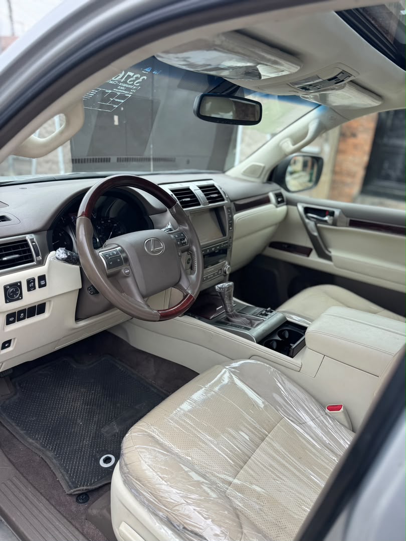 Lexus GX 450 Silver SUV — photo 8