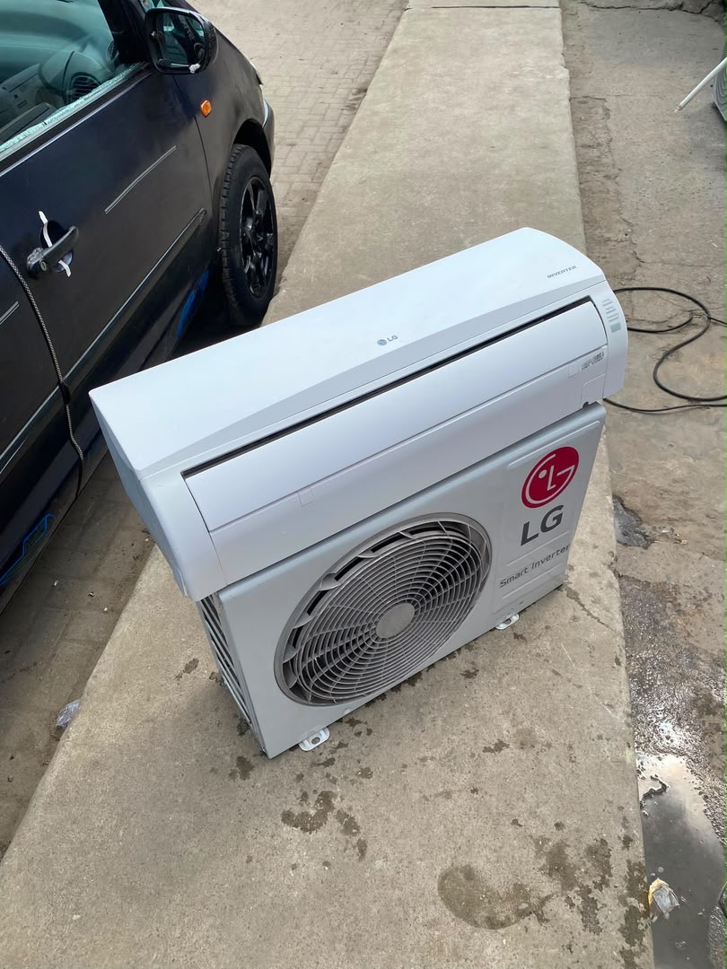 1.5HP LG INVERTER AC