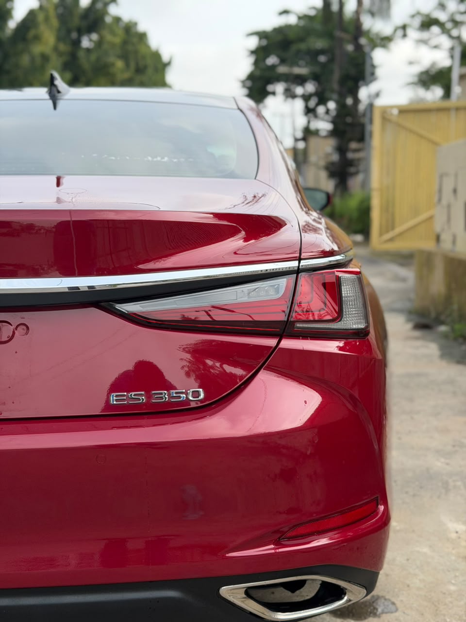 Lexus ES 350 Red Sedan with Sunroof — photo 7