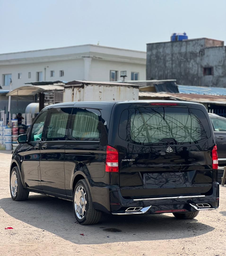 Mercedes-Benz Maybach MPV, Black