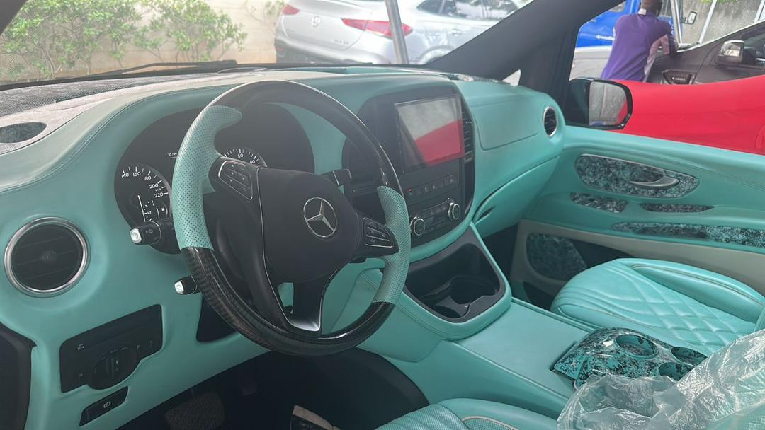 Mercedes-Benz Maybach MPV, Black