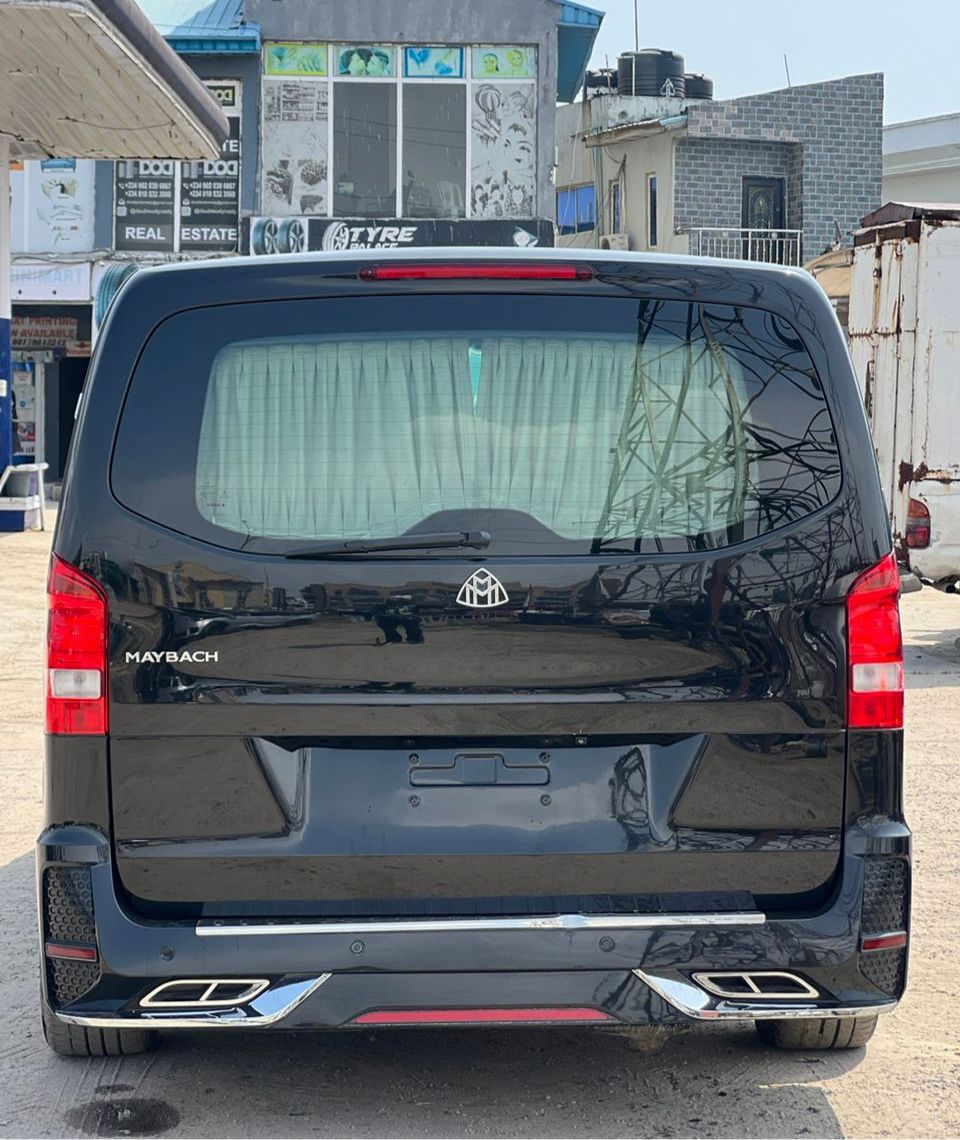 Mercedes-Benz Maybach MPV, Black