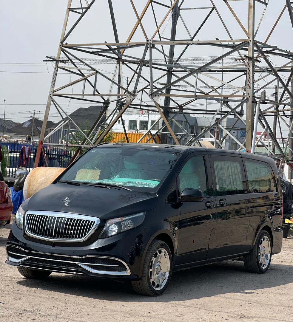 Mercedes-Benz Maybach MPV, Black