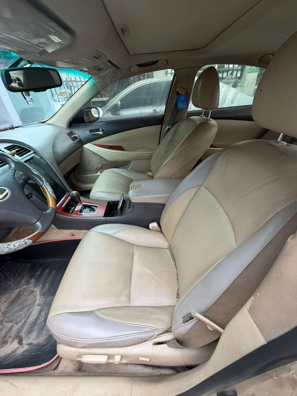 Lexus ES 350 Gold Sedan with Leather Interior