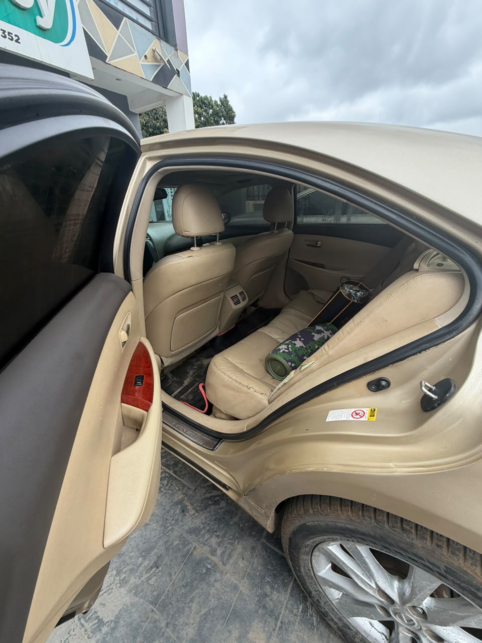 Lexus ES 350 Gold Sedan with Leather Interior