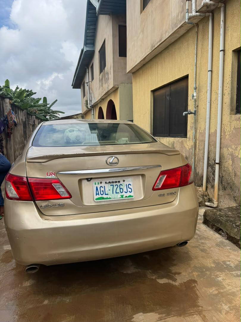 Lexus ES 350 Gold Sedan with Leather Interior