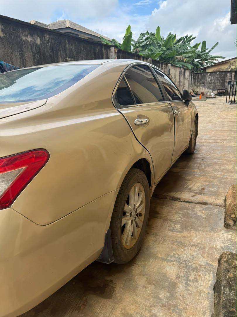Lexus ES 350 Gold Sedan with Leather Interior