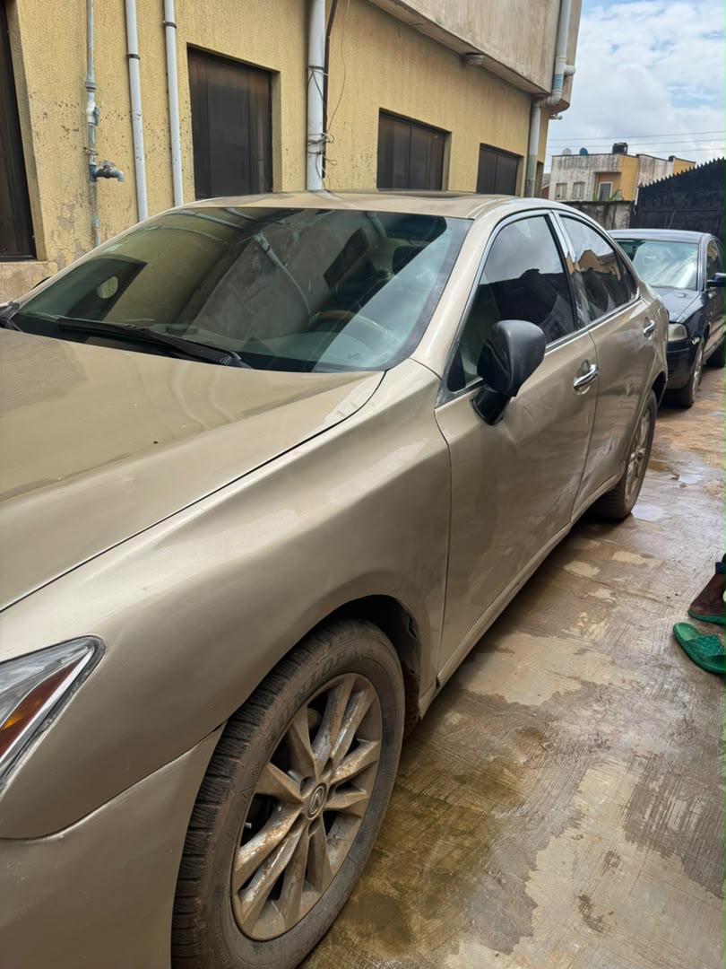 Lexus ES 350 Gold Sedan with Leather Interior