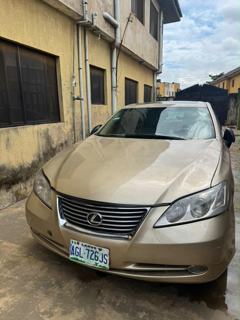 Lexus ES 350 Gold Sedan with Leather Interior
