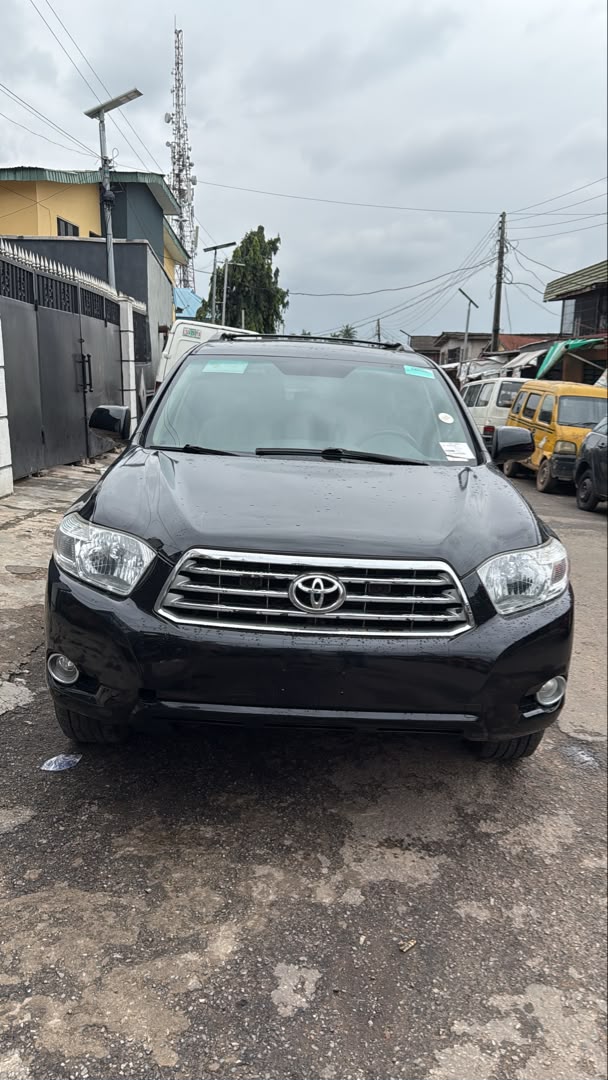 Toyota Highlander V6 SUV, Black — photo 3