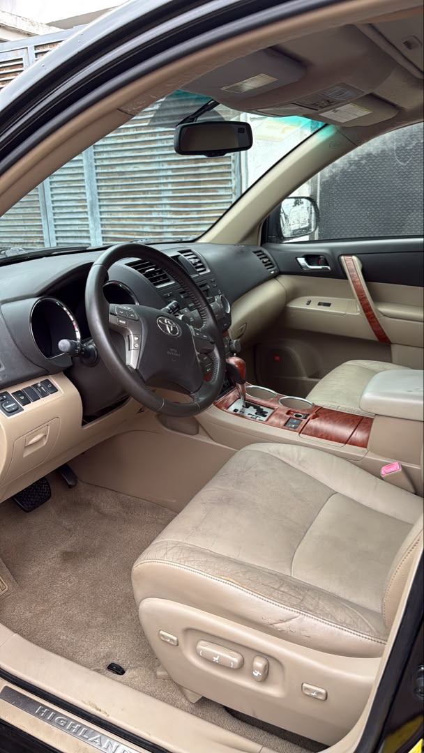 Toyota Highlander V6 SUV, Black — photo 7