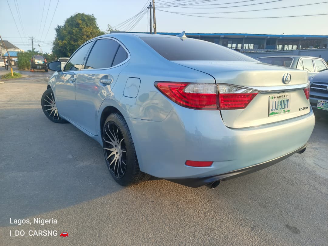 Lexus ES 350, Light Blue Sedan