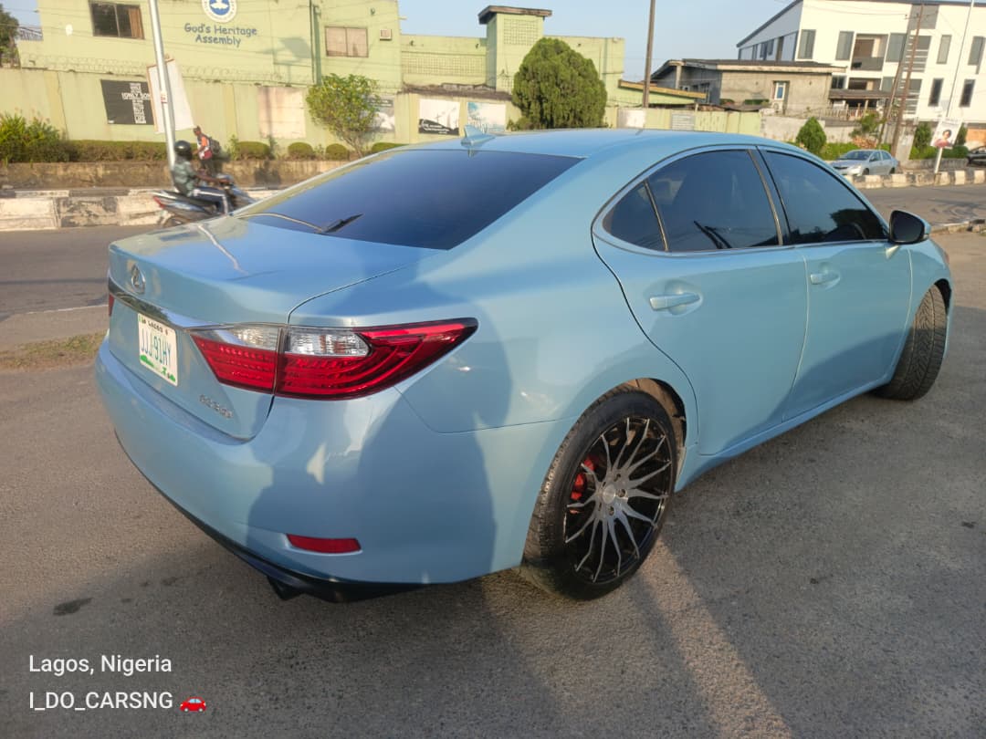 Lexus ES 350, Light Blue Sedan