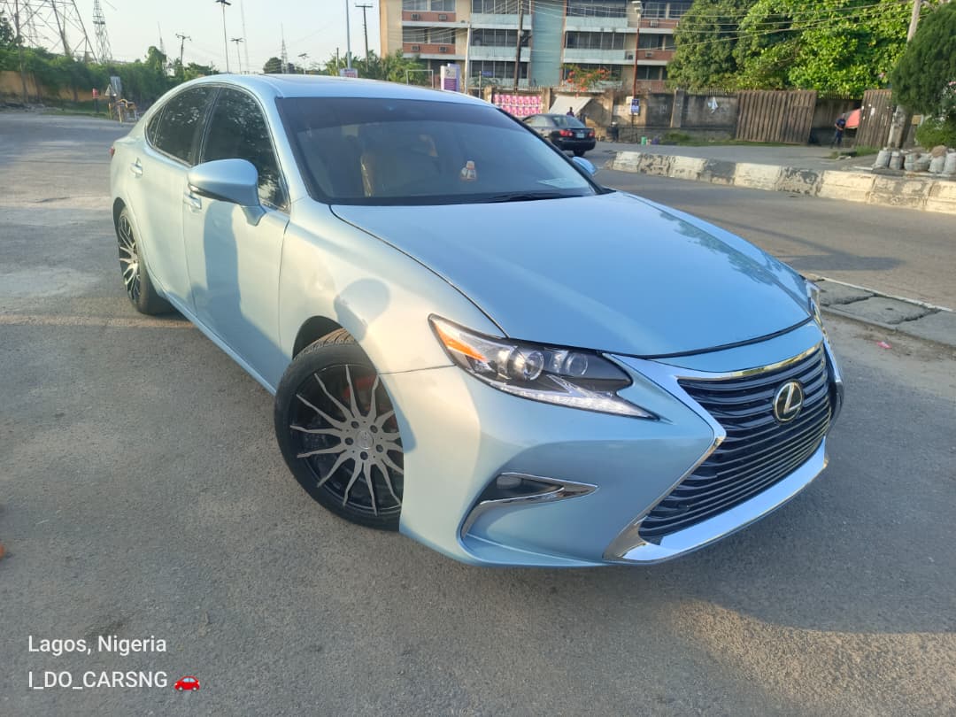 Lexus ES 350, Light Blue Sedan