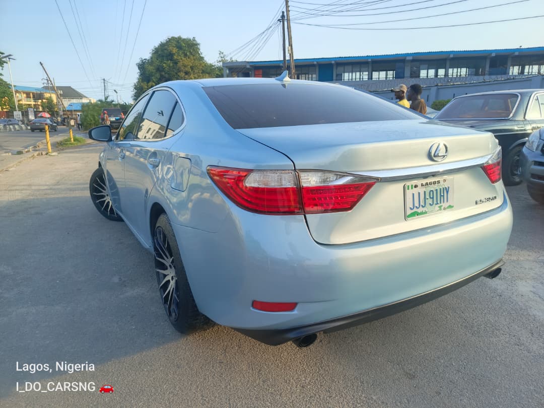 Lexus ES 350, Light Blue Sedan