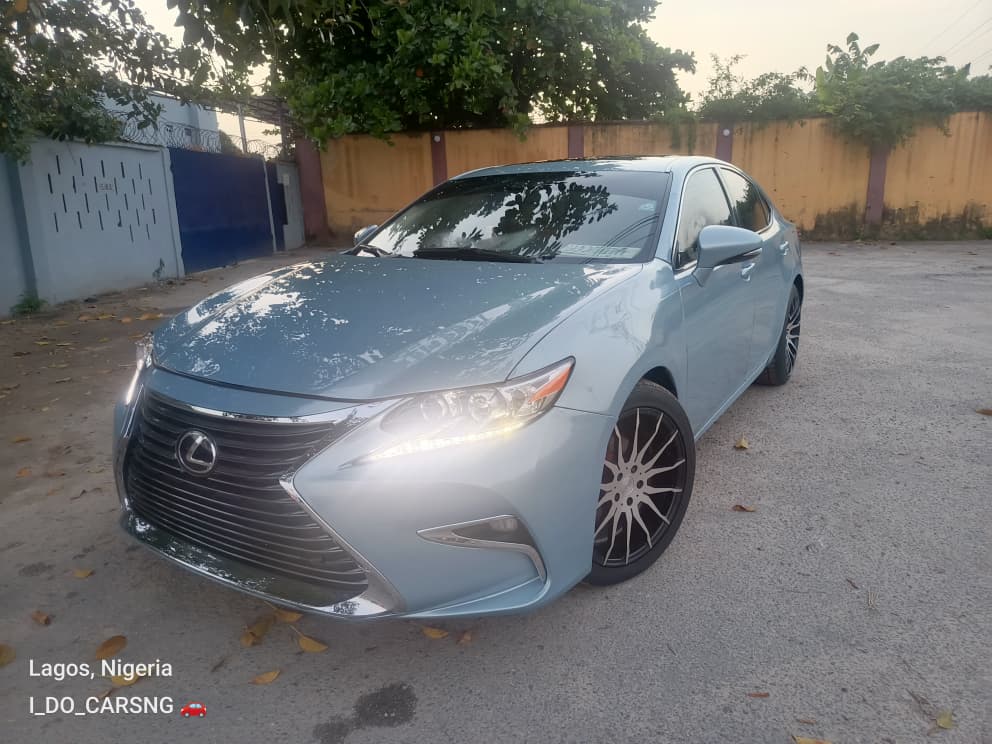 Lexus ES 350, Light Blue Sedan