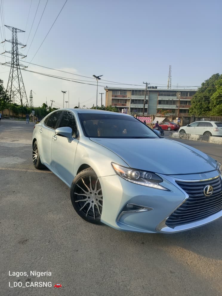 Lexus ES 350, Light Blue Sedan
