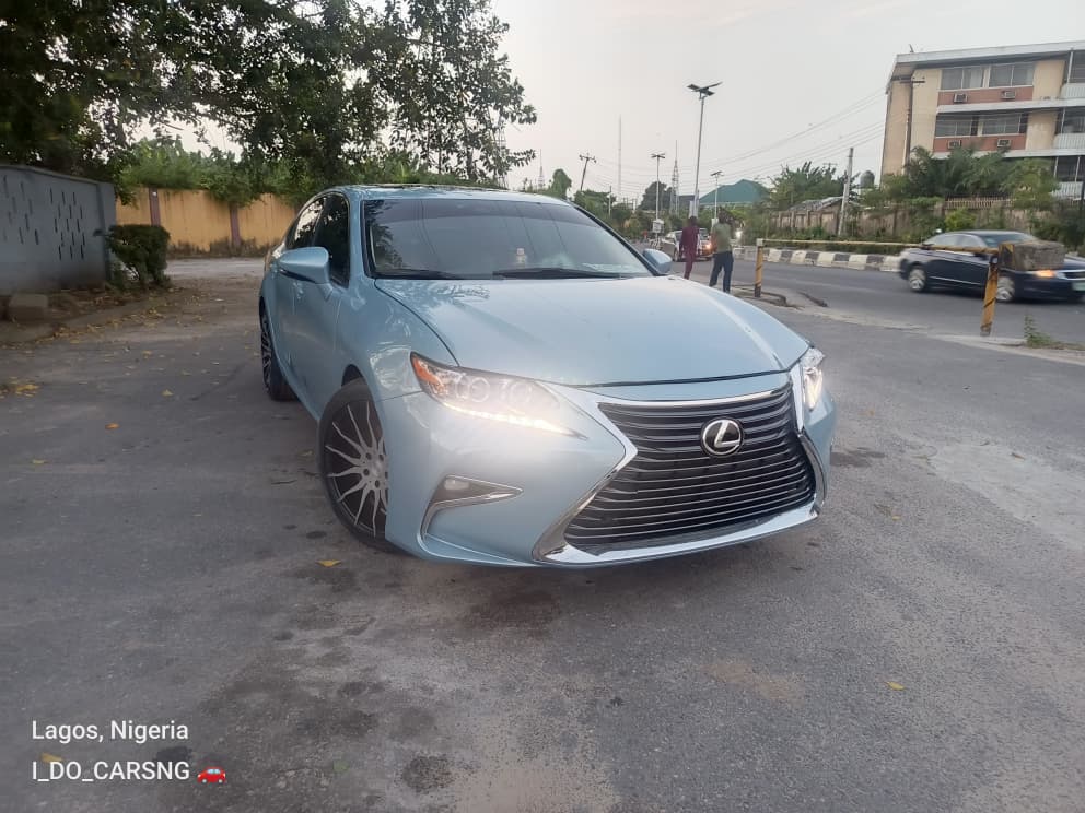 Lexus ES 350, Light Blue Sedan