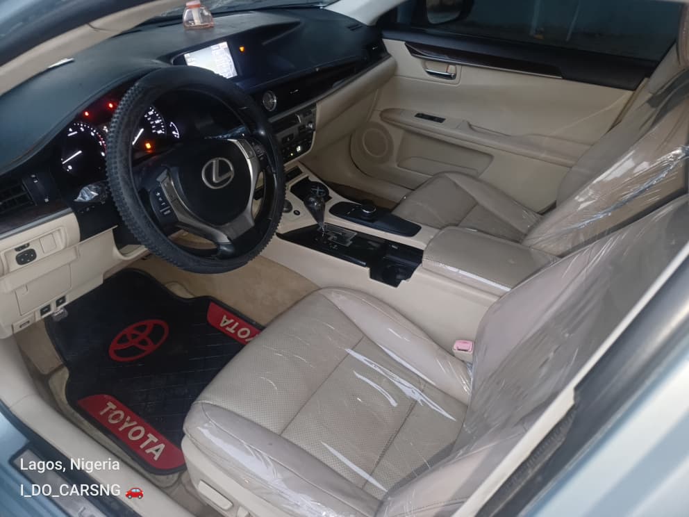 Lexus ES 350, Light Blue Sedan