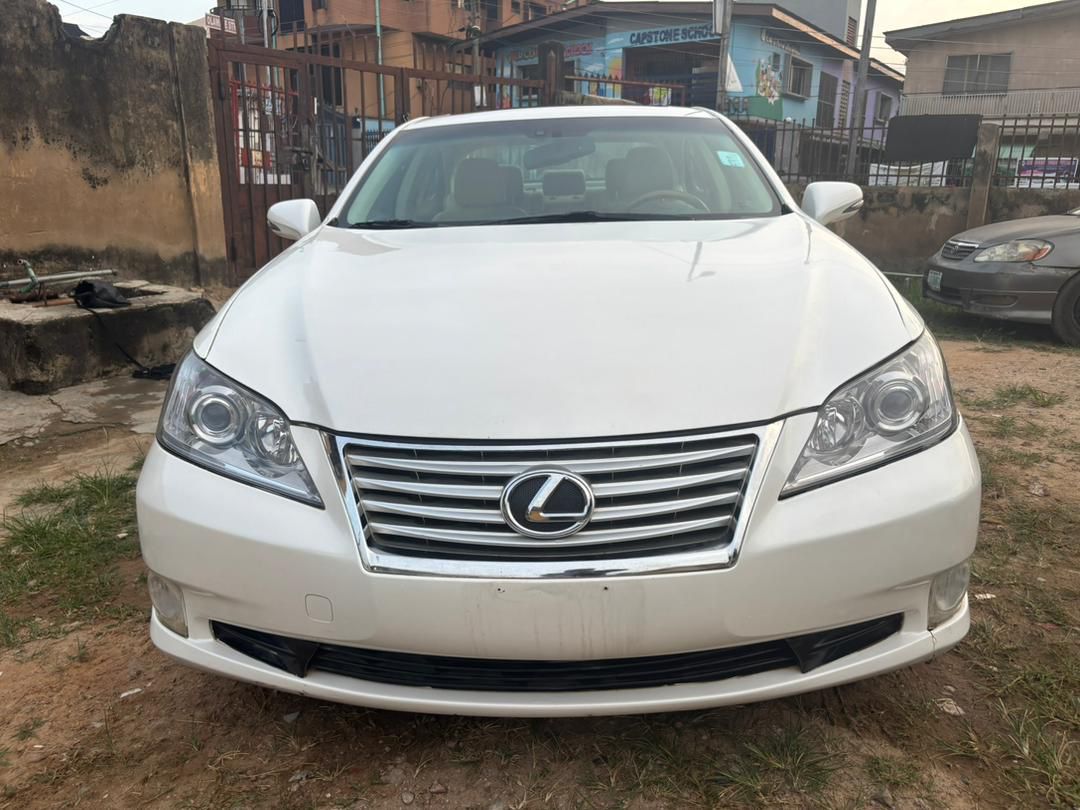 Lexus ES 350 White Sedan
