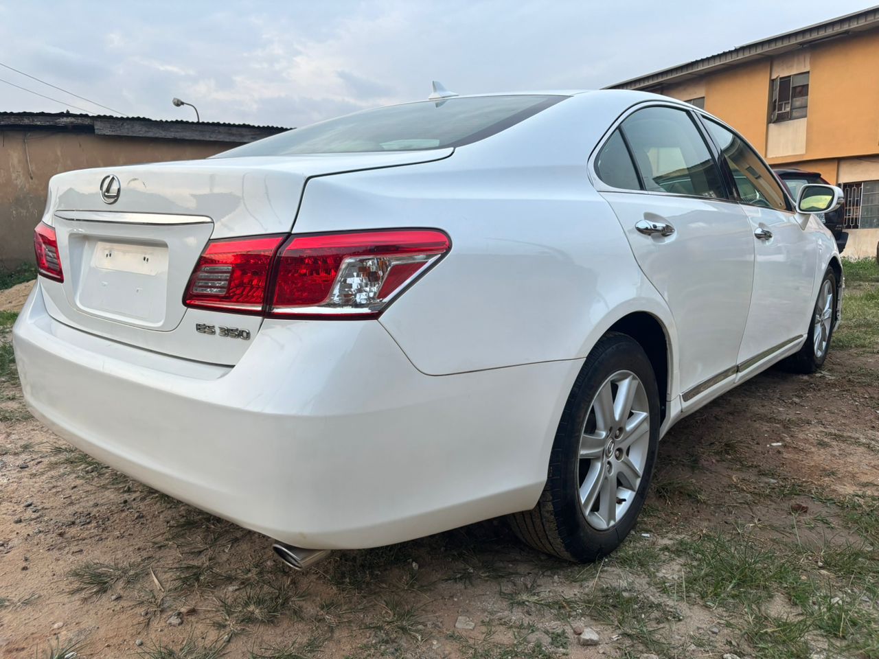 Lexus ES 350 White Sedan