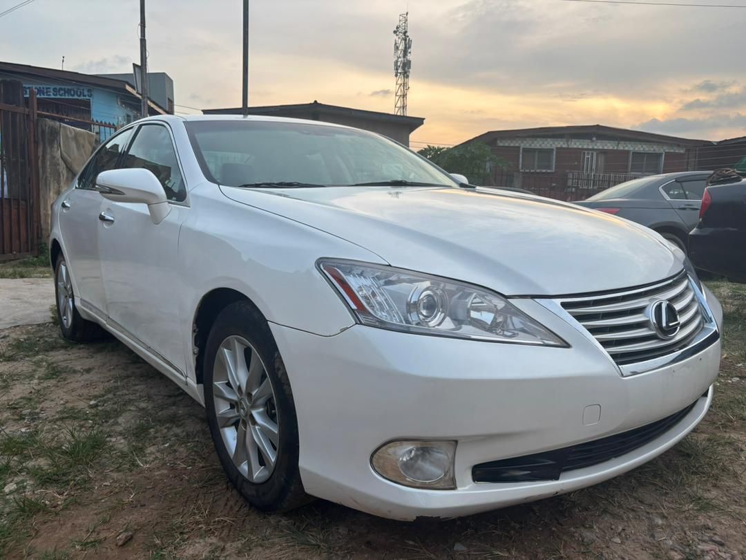 Lexus ES 350 White Sedan