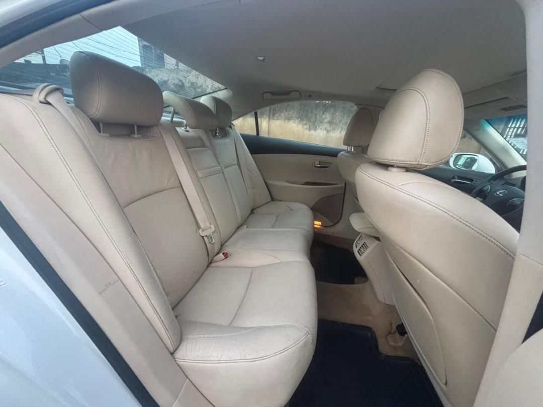 Lexus ES 350 White Sedan
