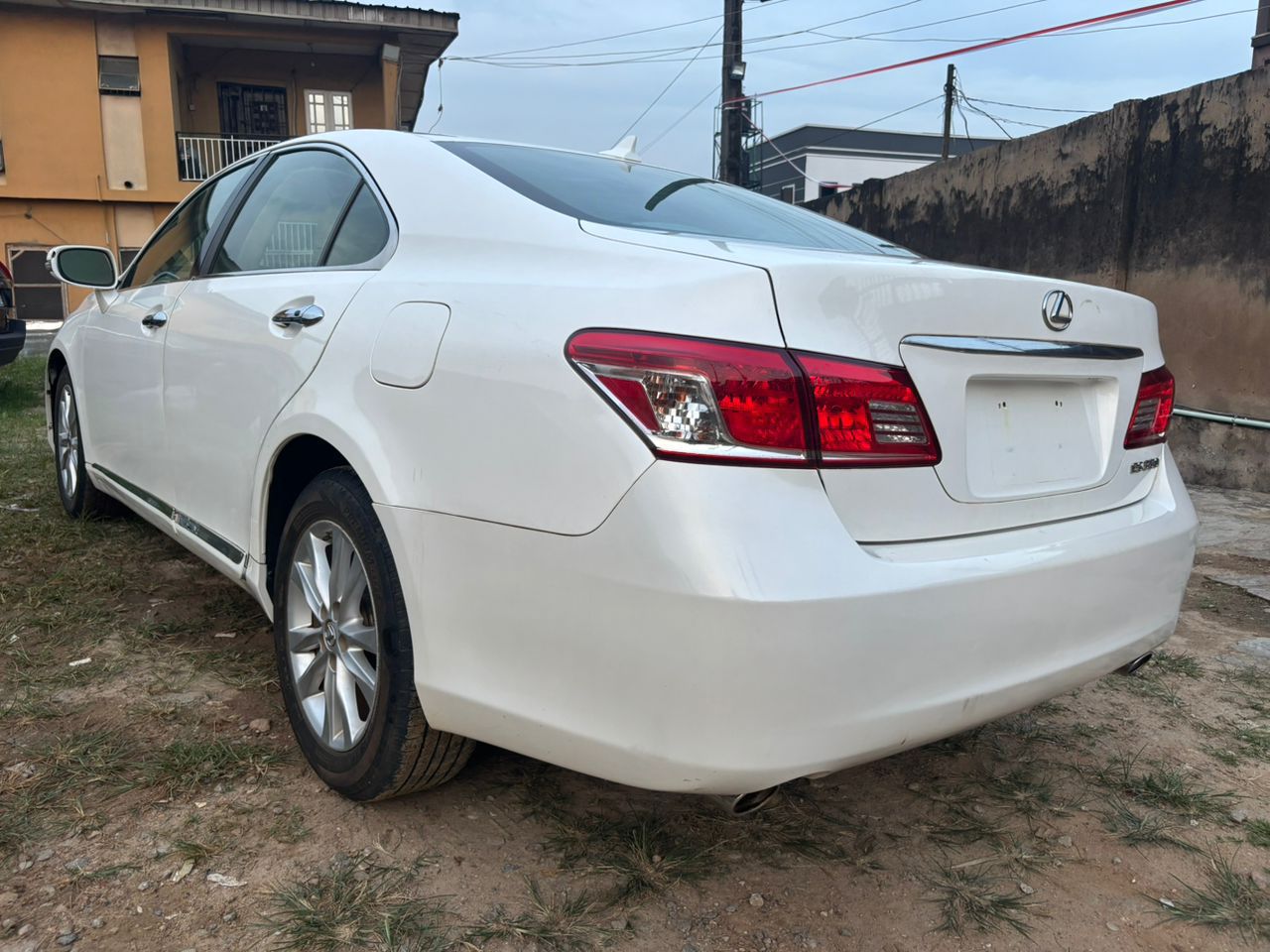Lexus ES 350 White Sedan