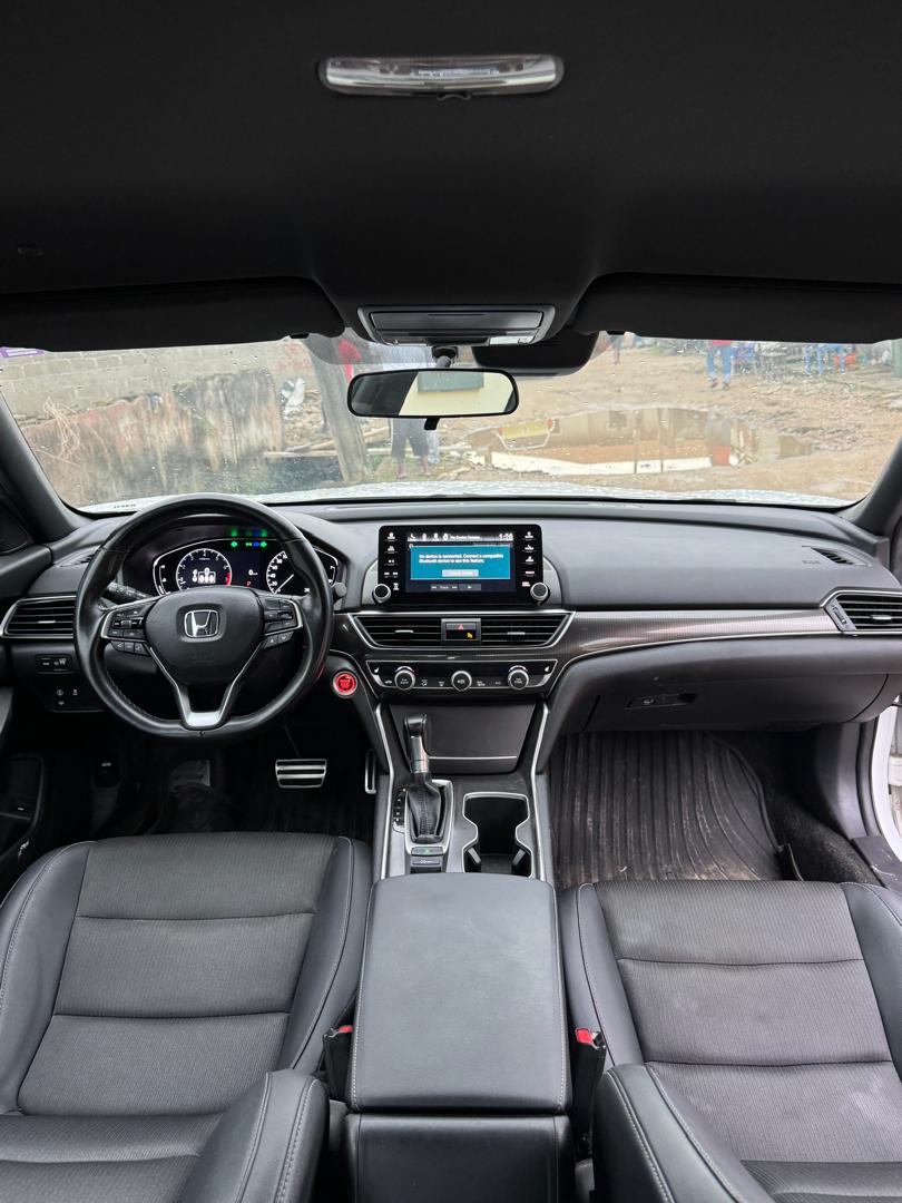 Honda Accord SE White Sedan — photo 2