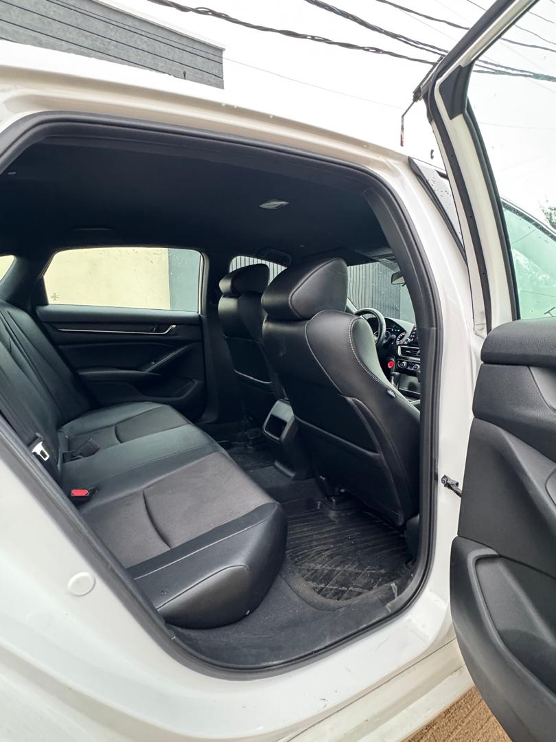 Honda Accord SE White Sedan — photo 5