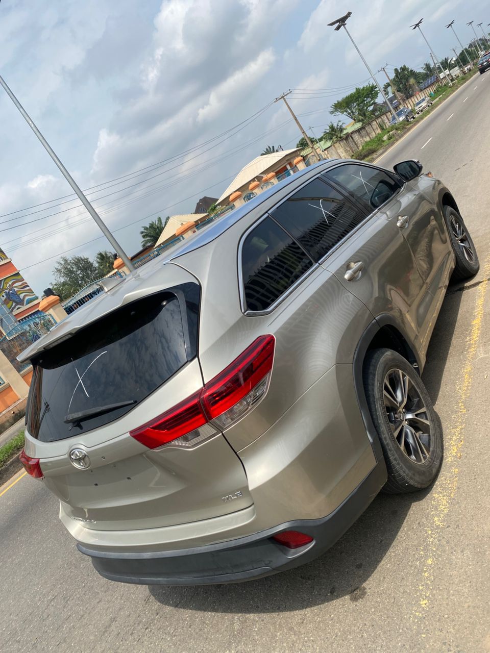 Toyota Highlander XLE, Gold SUV