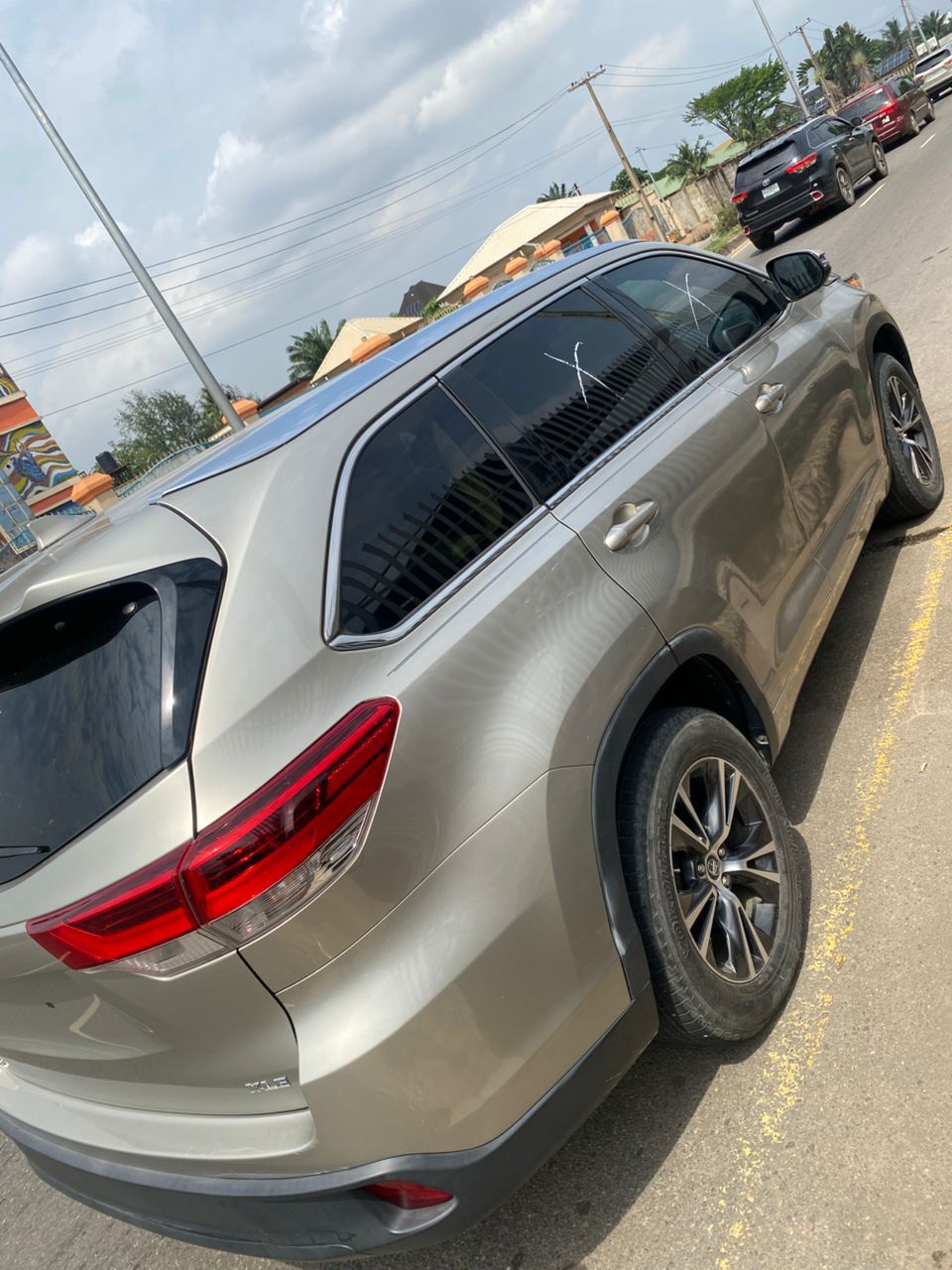 Toyota Highlander XLE, Gold SUV