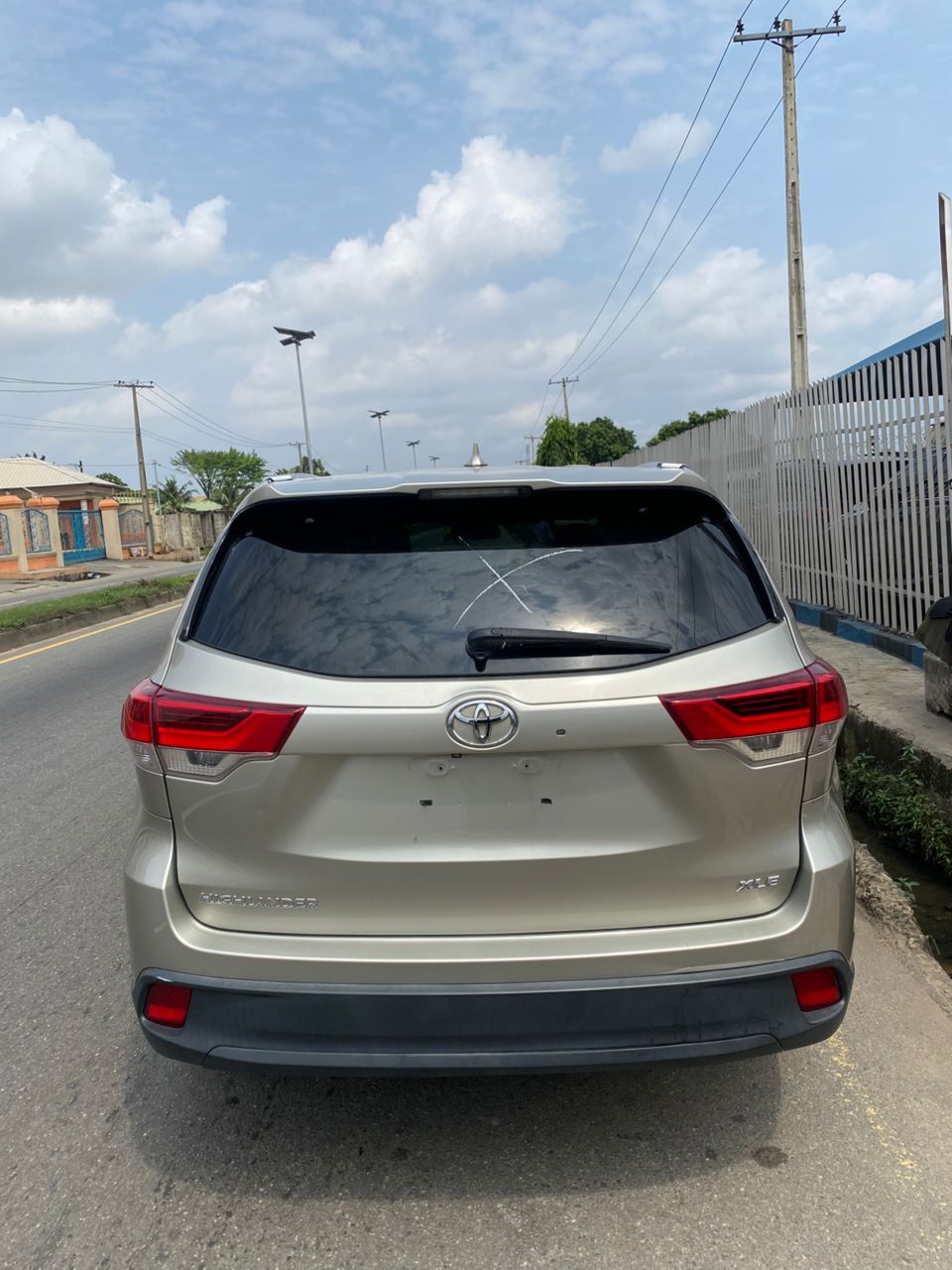 Toyota Highlander XLE, Gold SUV