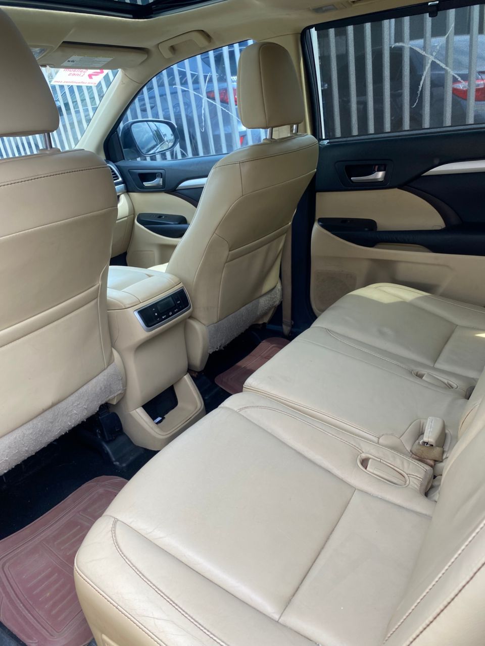 Toyota Highlander XLE, Gold SUV