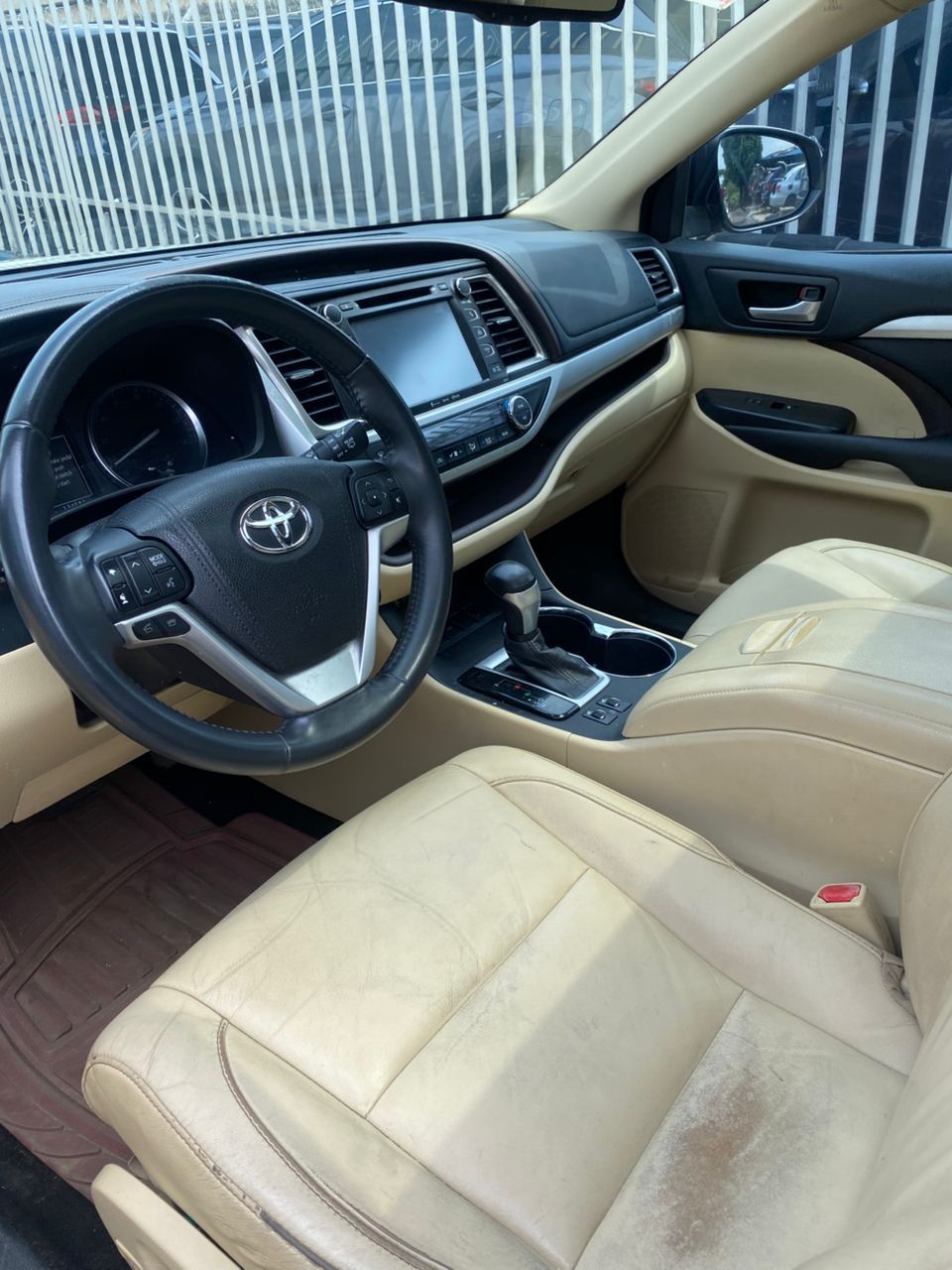 Toyota Highlander XLE, Gold SUV
