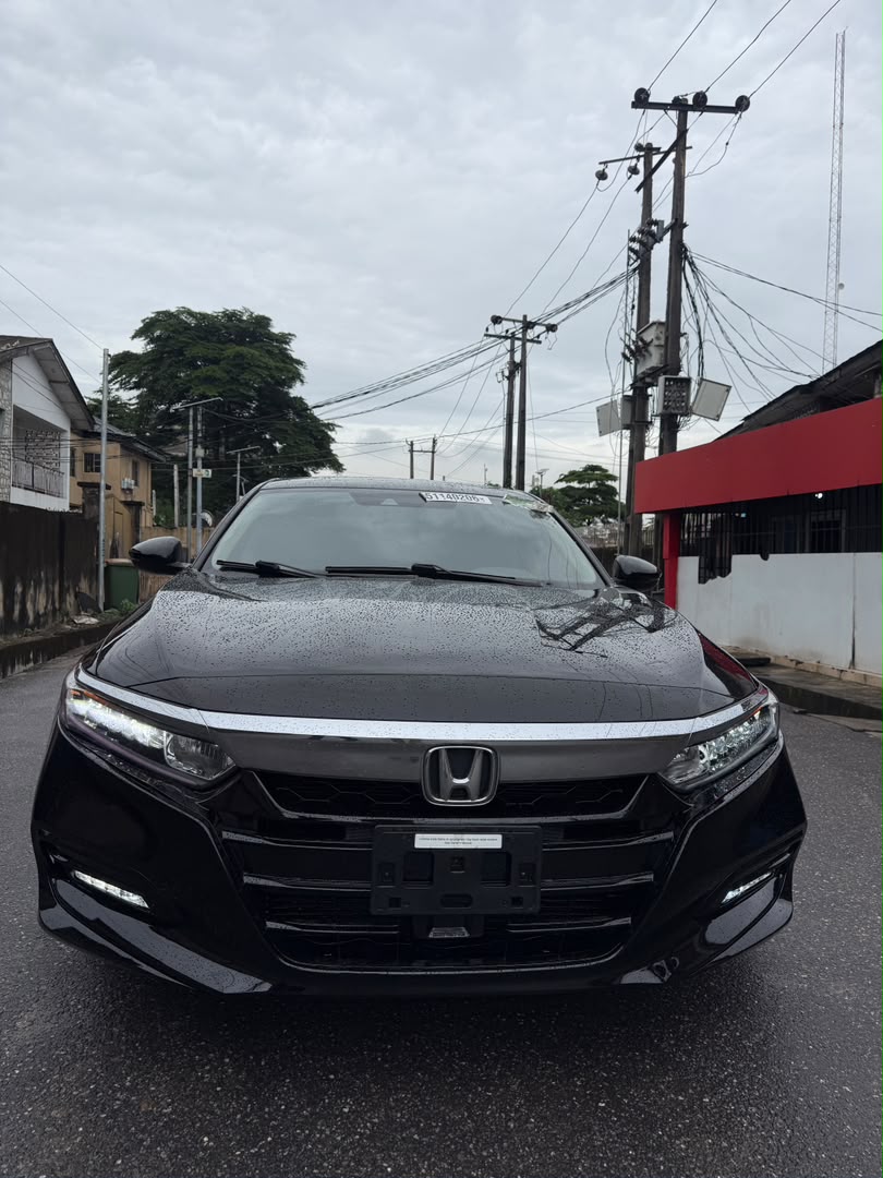 Honda Accord 2.0T Black Sedan — photo 3