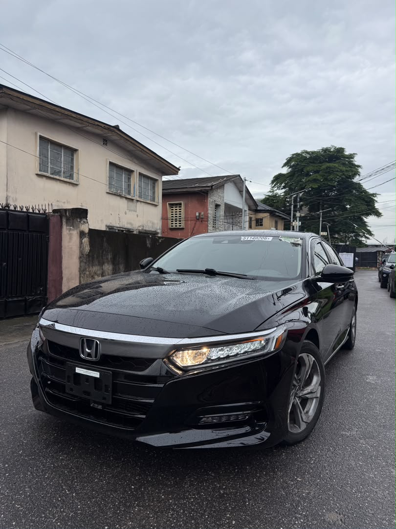 Honda Accord 2.0T Black Sedan — photo 6