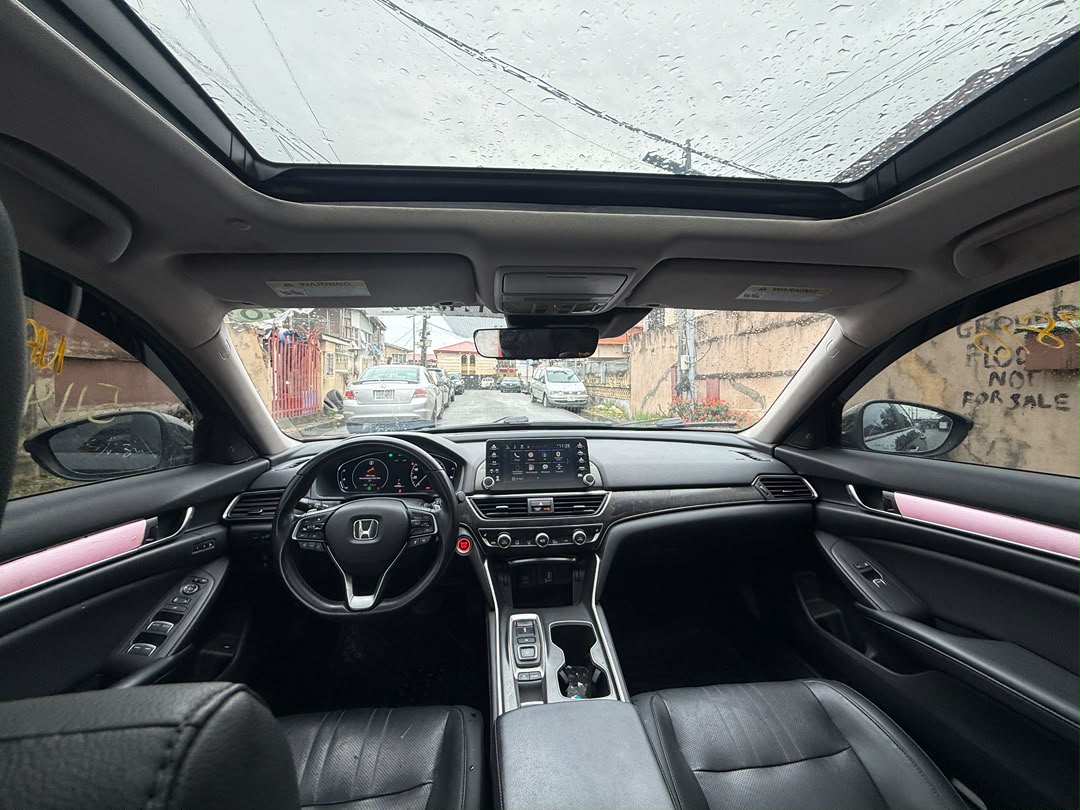 Honda Accord 2.0T Black Sedan — photo 9