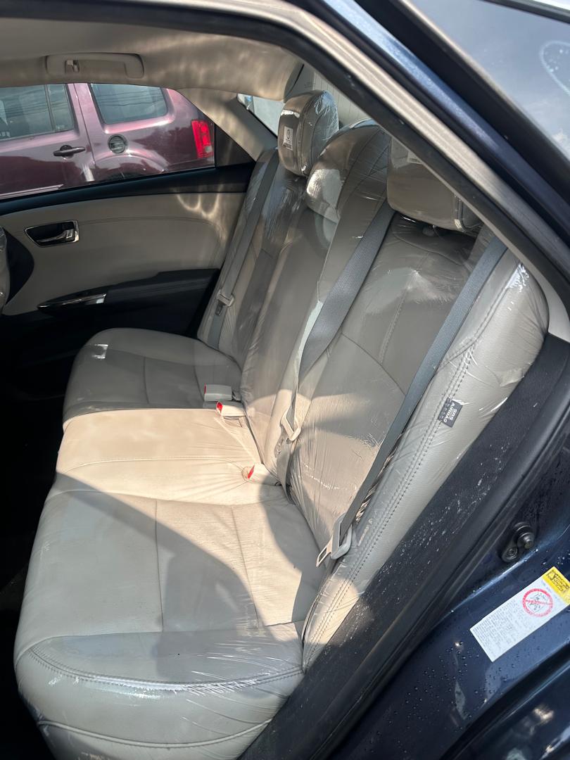 Toyota Avalon XLE Dark Blue Sedan