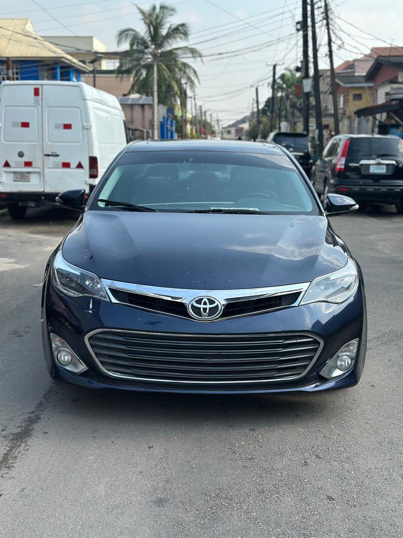 Toyota Avalon XLE Dark Blue Sedan