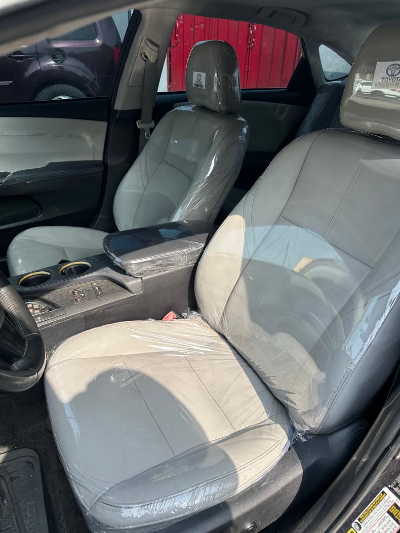 Toyota Avalon XLE Dark Blue Sedan