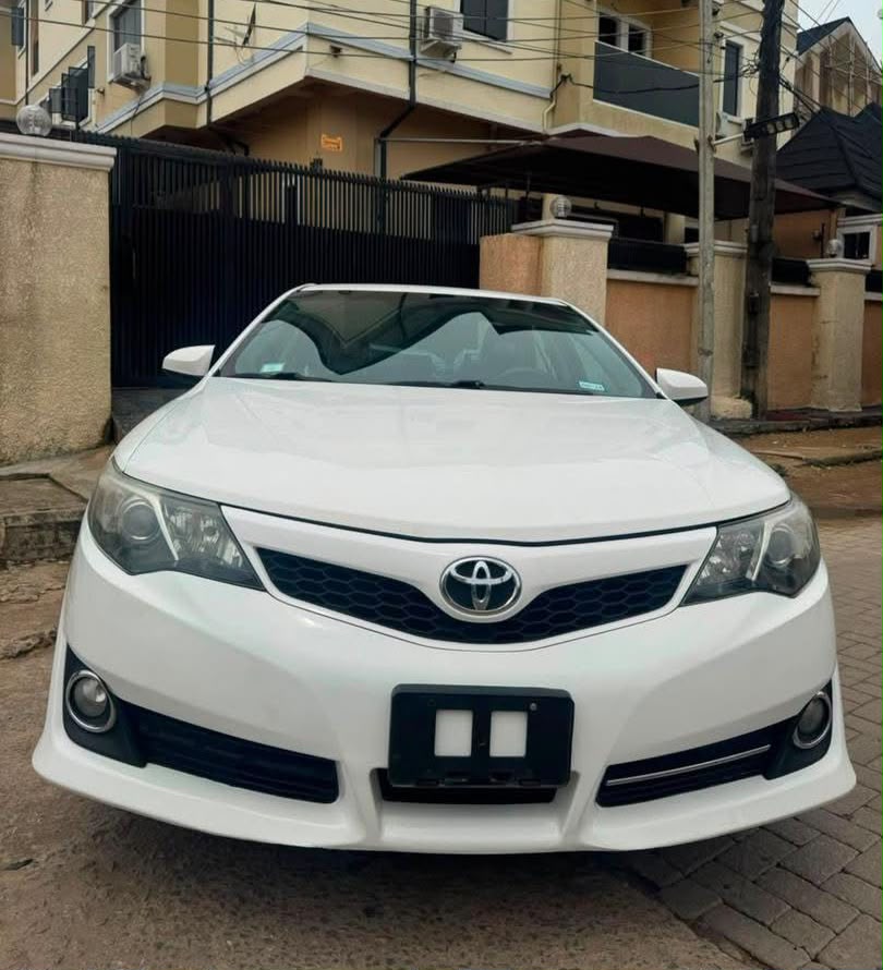 Toyota Camry SE White Sedan