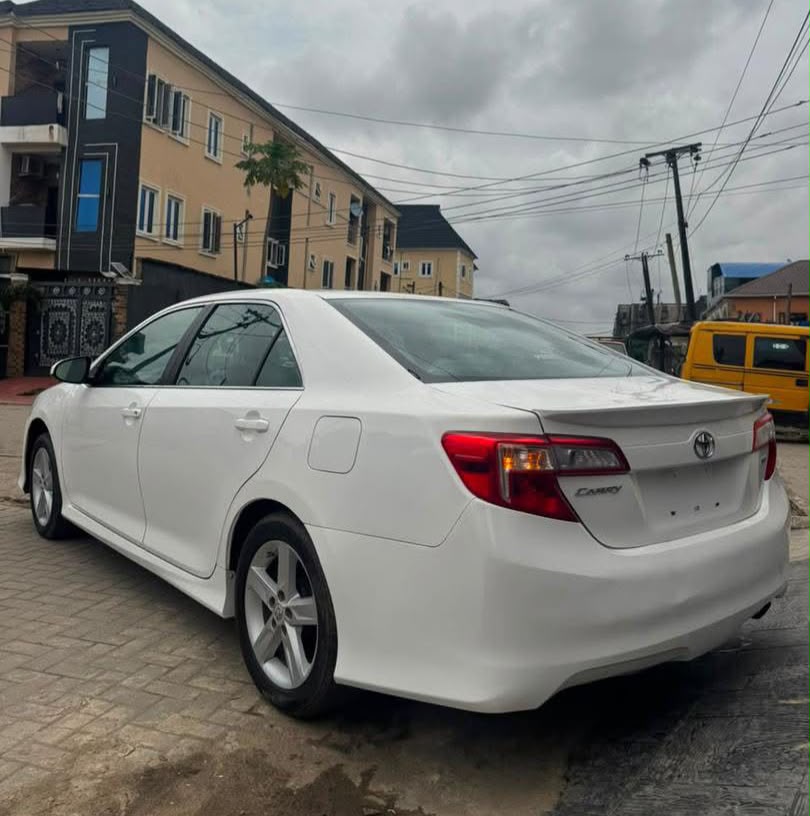 Toyota Camry SE White Sedan
