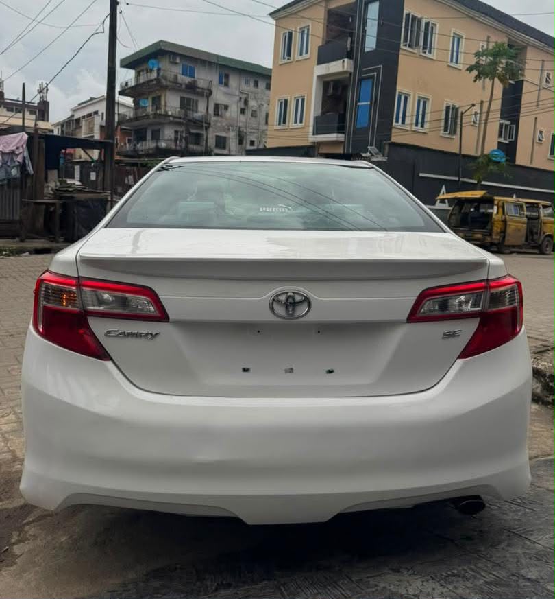 Toyota Camry SE White Sedan
