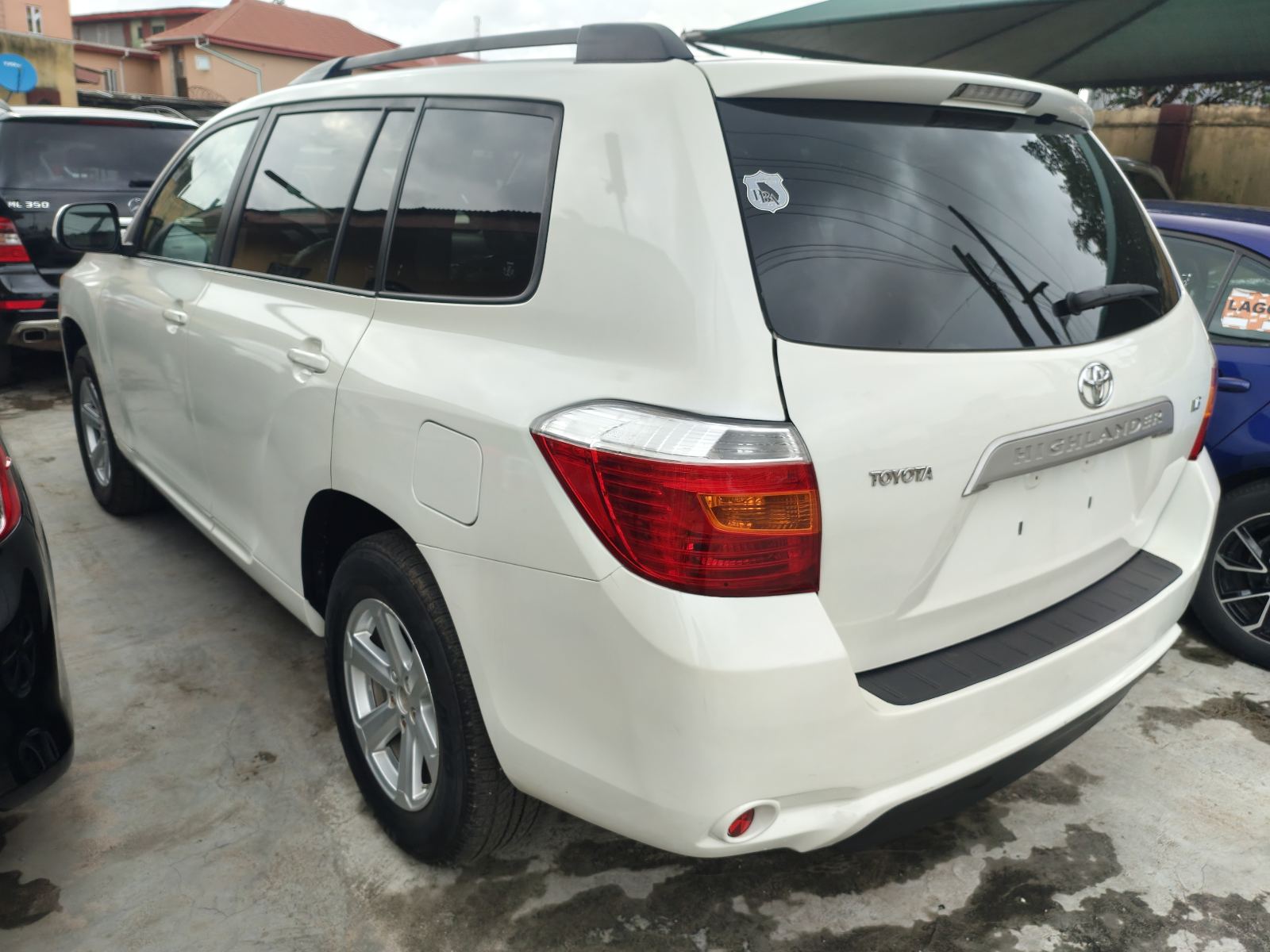 Toyota Highlander V6 White SUV for Sale