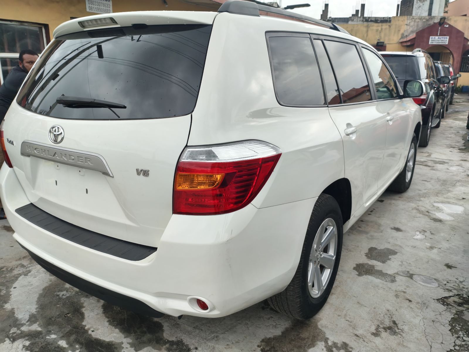 Toyota Highlander V6 White SUV for Sale