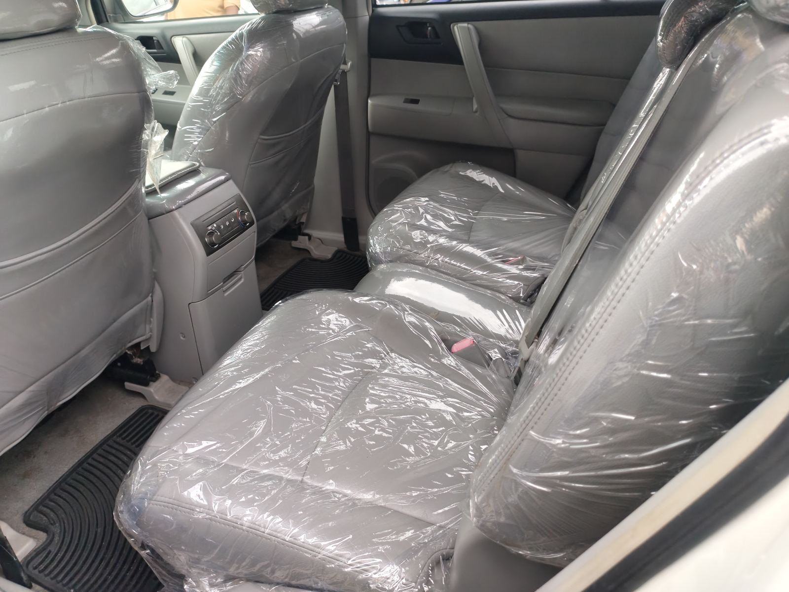 Toyota Highlander V6 White SUV for Sale