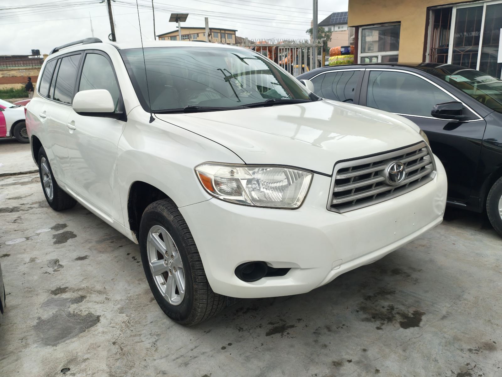 Toyota Highlander V6 White SUV for Sale