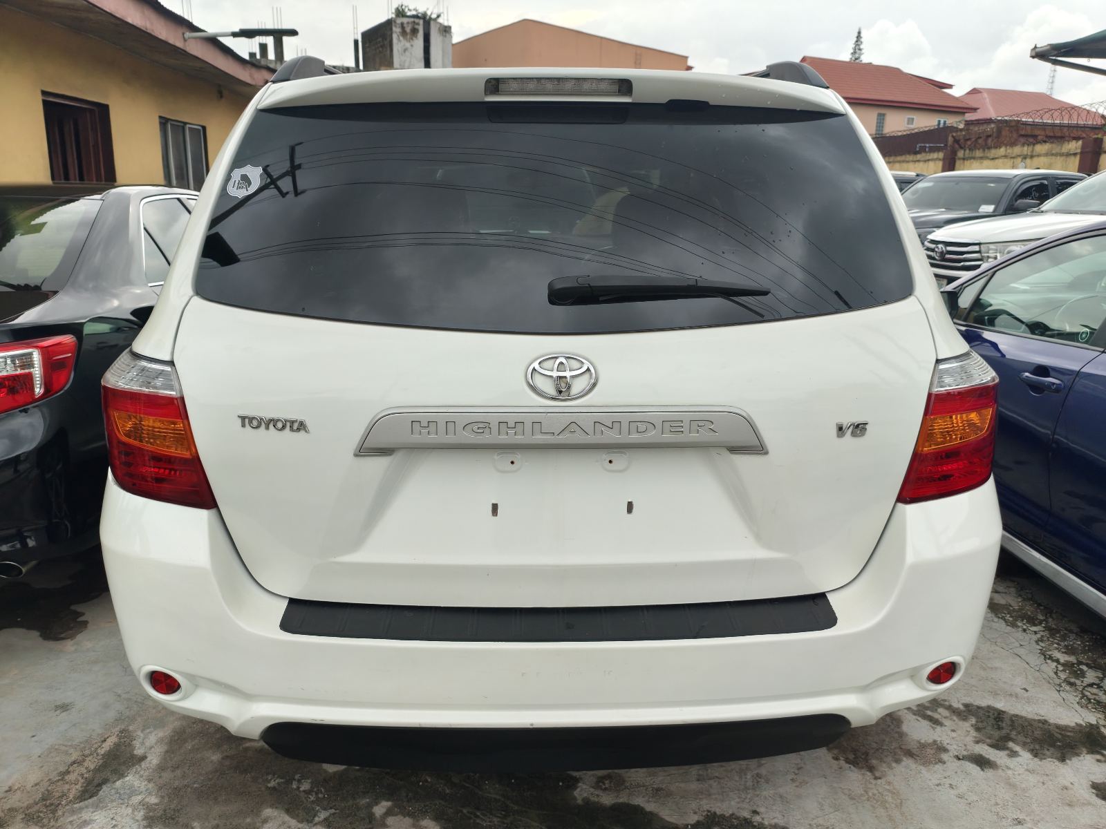 Toyota Highlander V6 White SUV for Sale
