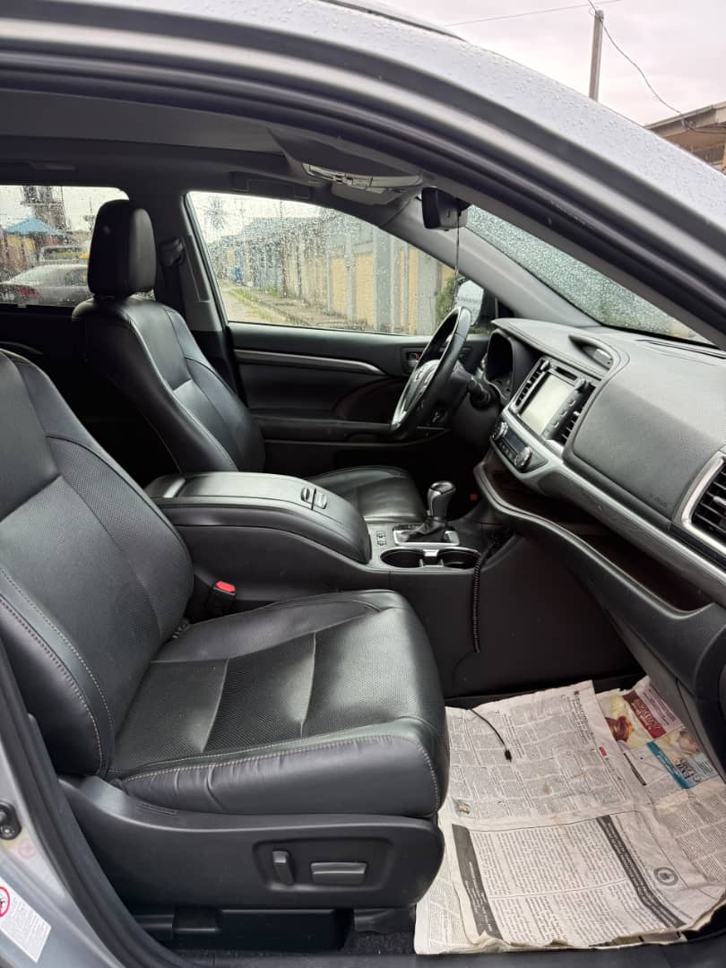 Toyota Highlander Silver SUV LIMITED EDITION — photo 5
